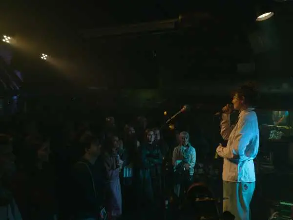 Bild von Bro
Loop
Theresa Galavics
Saturday