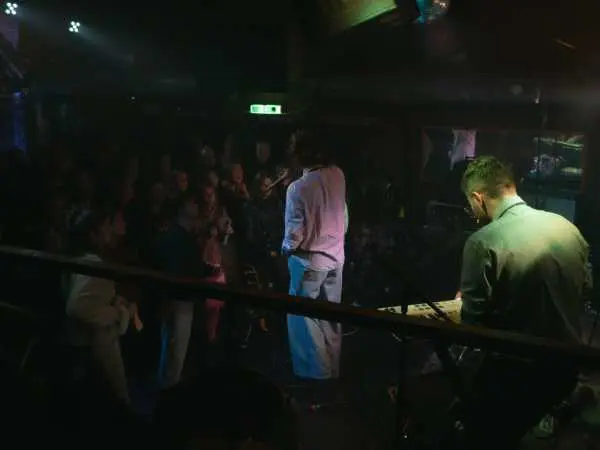 Bild von Bro
Loop
Theresa Galavics
Saturday