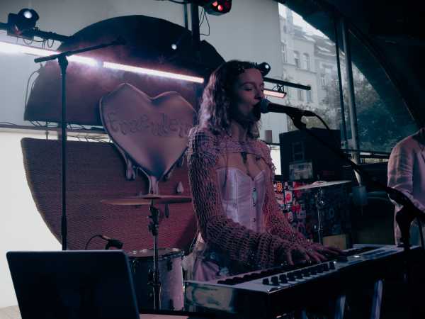 Bild von Fraeulein Astrid (AT)
Loop
Theresa Galavics
Saturday