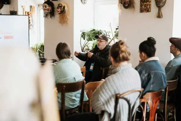 Bild von Columbia Workexchange
Fania Bar
Alexander Galler | www.isorauschen.at
Thursday