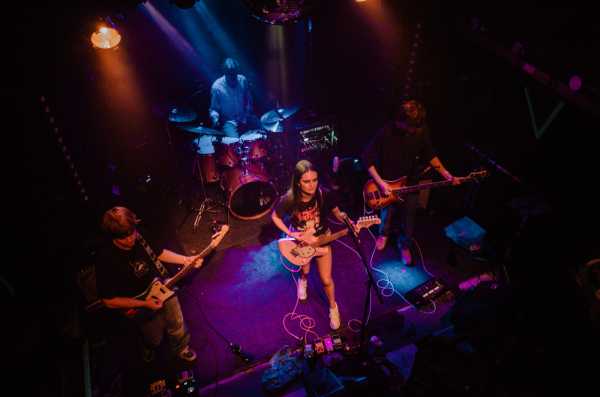 Bild von Indoor Foxes (UK)
B72
Hannah Tögel | www.isorauschen.at
Thursday