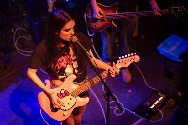 Bild von Indoor Foxes (UK)
B72
Hannah Tögel | www.isorauschen.at
Thursday