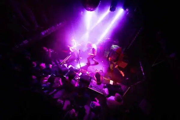 Bild von Beaks (XA) (AT)
B72
Emanuel Ullmann | www.emifoto.com
Thursday