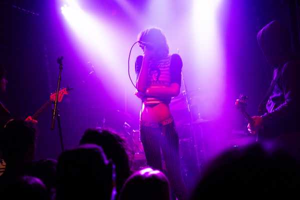 Bild von Beaks (XA) (AT)
B72
Emanuel Ullmann | www.emifoto.com
Thursday