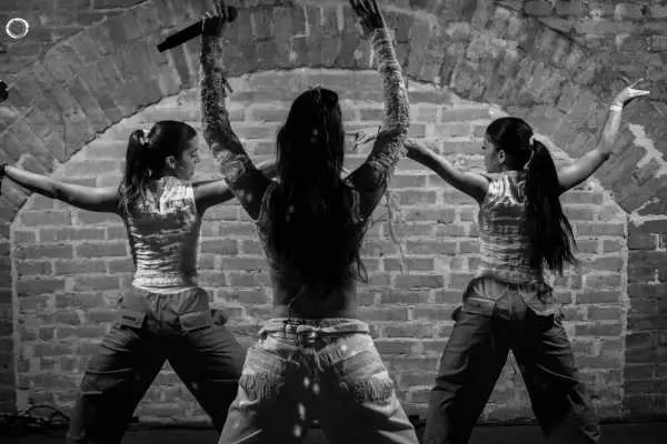 Bild von Admire (ES)
Fanialive
Hannah Tögel | www.isorauschen.at
Friday