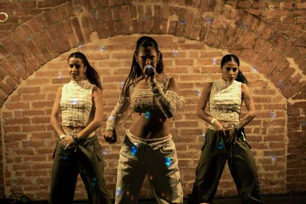 Bild von Admire (ES)
Fanialive
Hannah Tögel | www.isorauschen.at
Friday