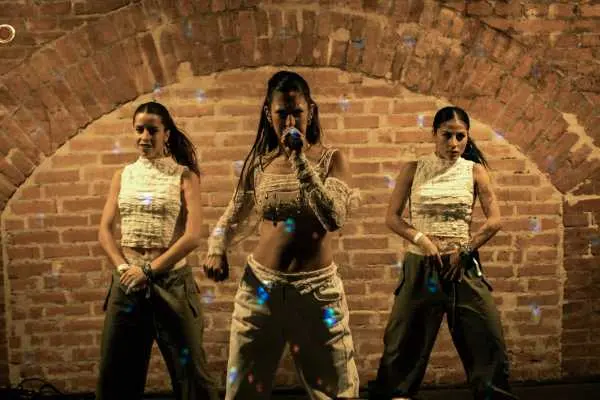 Bild von Admire (ES)
Fanialive
Hannah Tögel | www.isorauschen.at
Friday