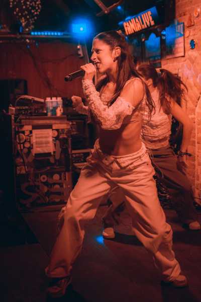 Bild von Admire (ES)
Fanialive
Hannah Tögel | www.isorauschen.at
Friday