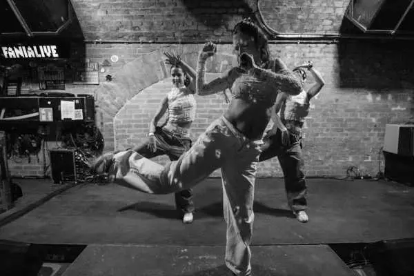 Bild von Admire (ES)
Fanialive
Hannah Tögel | www.isorauschen.at
Friday