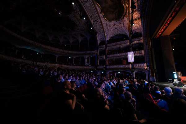Bild von Crowd
Volkstheater
Alexander Galler | www.isorauschen.at
Wednesday