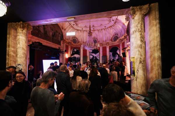 Bild von Crowd
Volkstheater
Alexander Galler | www.isorauschen.at
Wednesday