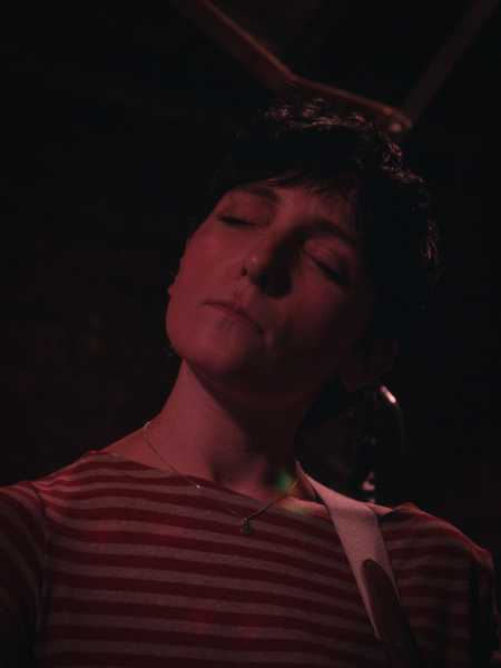 Bild von Flora Hibberd (FR)
Fanialive
Theresa Galavics
Friday